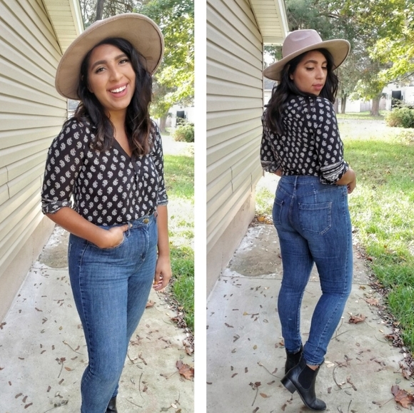 FREE TO BE ME FLORAL PRINT TOP - Picture 2 of 12